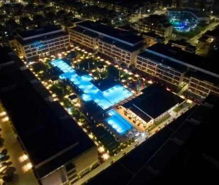 Apartment Courtyard *